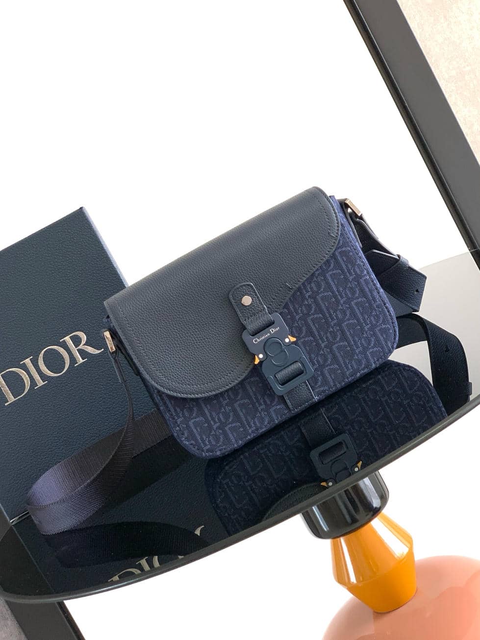 00129 Dior Man Bag